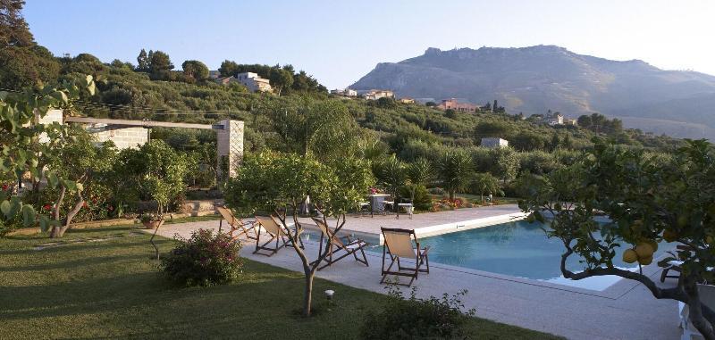 Baglio Sant'Andrea Bed & Breakfast Valderice Bagian luar foto