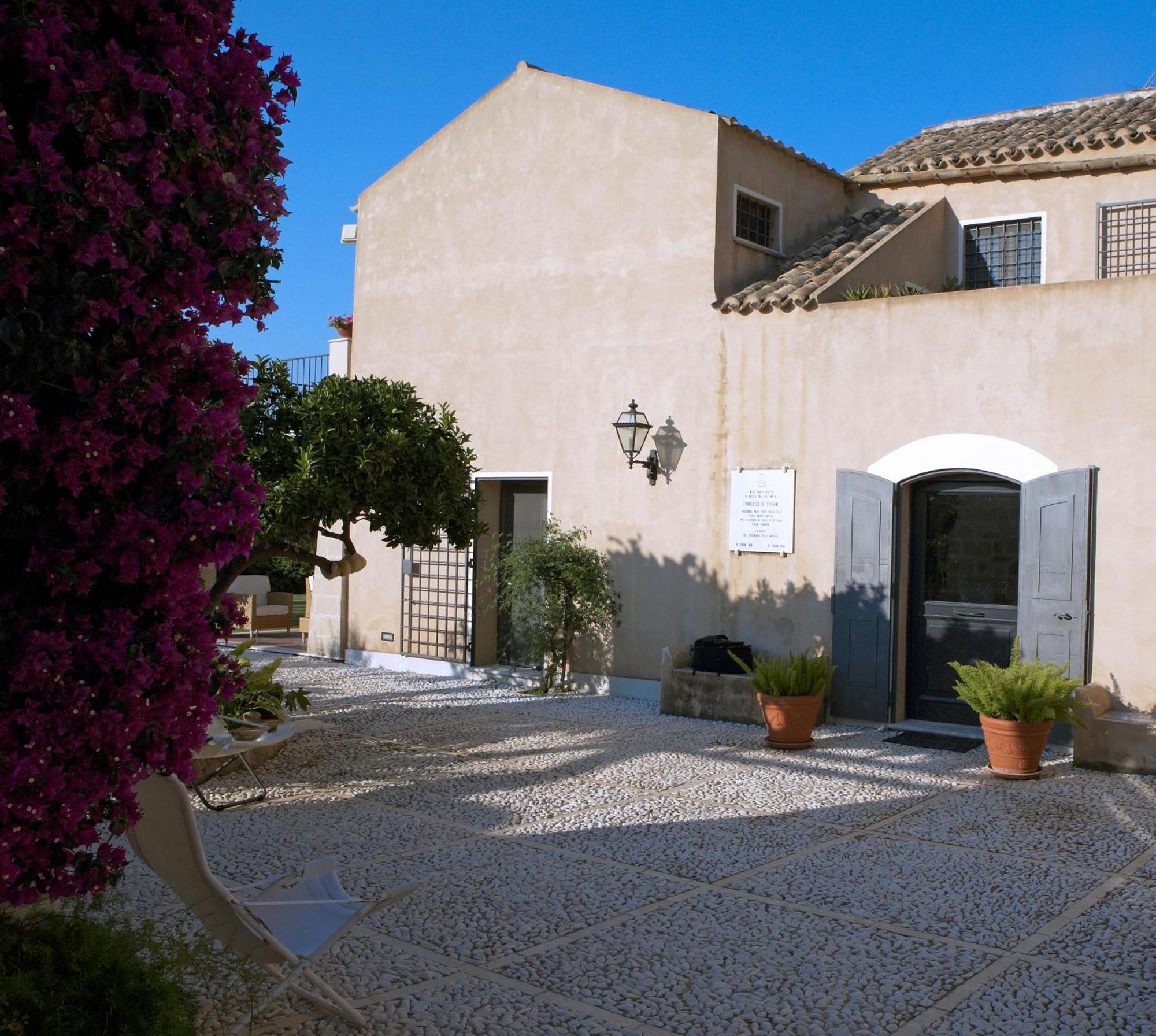 Baglio Sant'Andrea Bed & Breakfast Valderice Bagian luar foto
