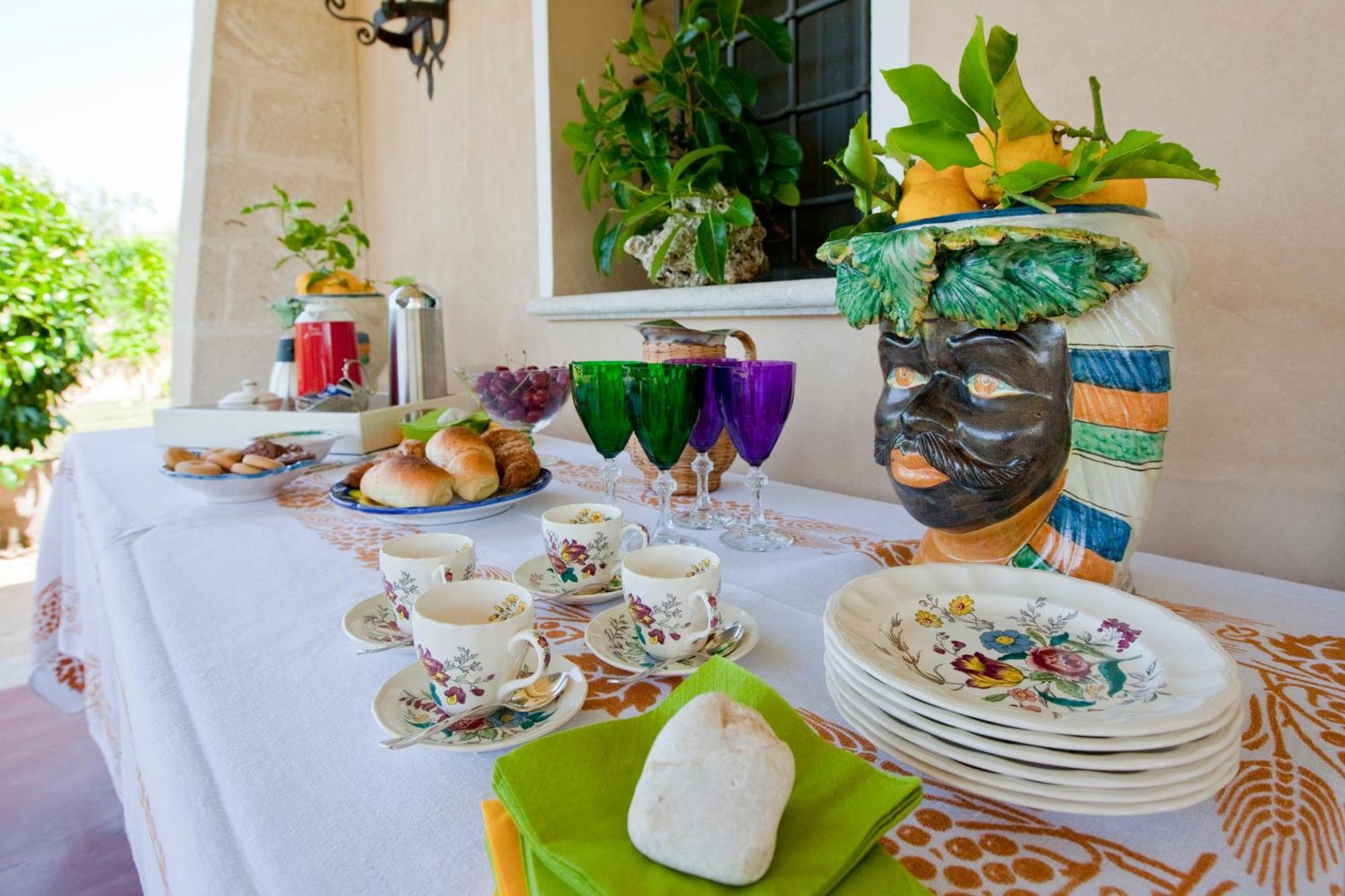 Baglio Sant'Andrea Bed & Breakfast Valderice Bagian luar foto