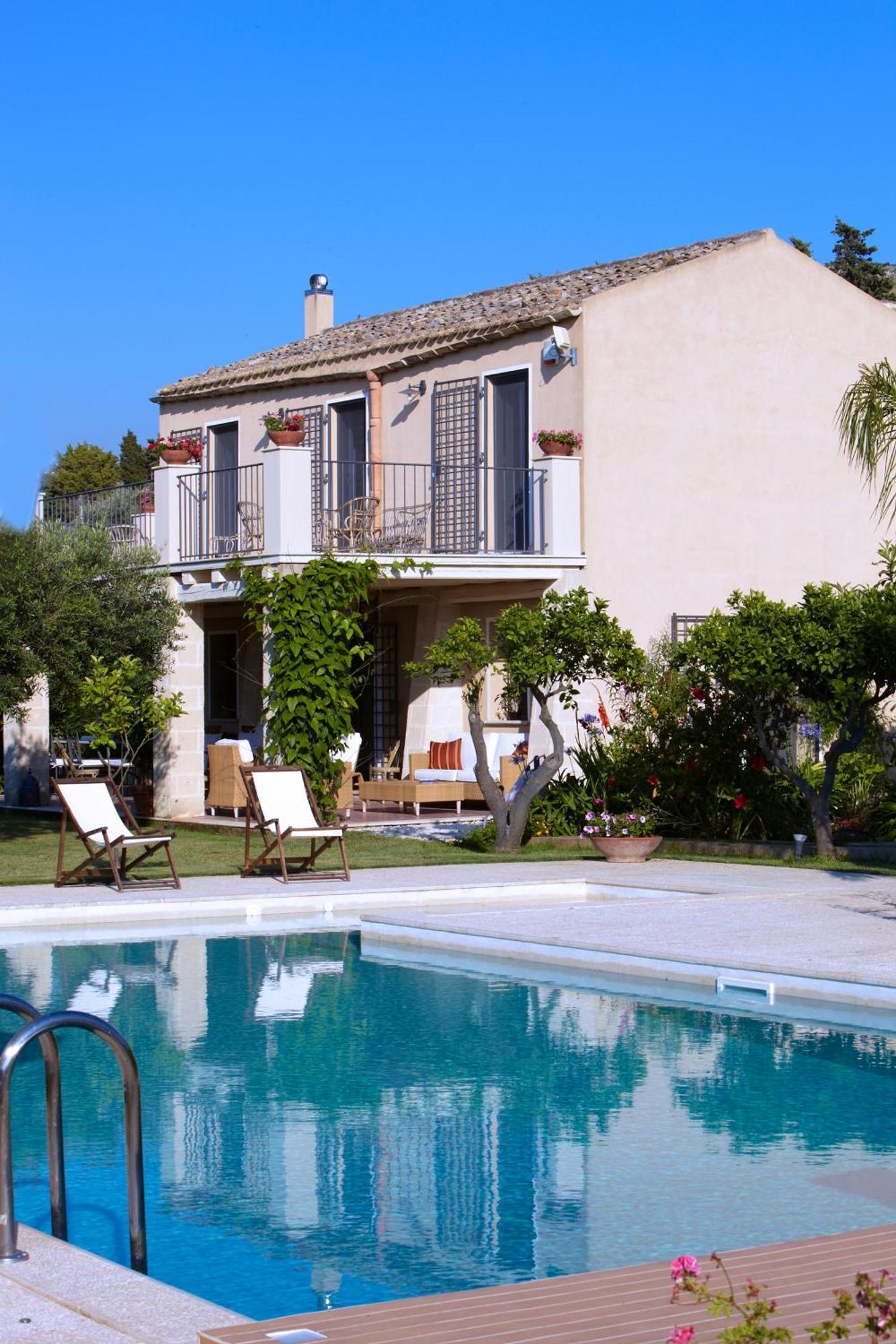 Baglio Sant'Andrea Bed & Breakfast Valderice Bagian luar foto