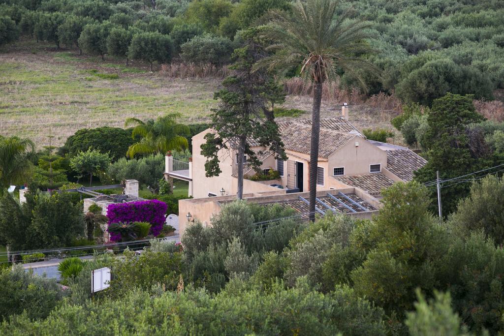 Baglio Sant'Andrea Bed & Breakfast Valderice Bagian luar foto