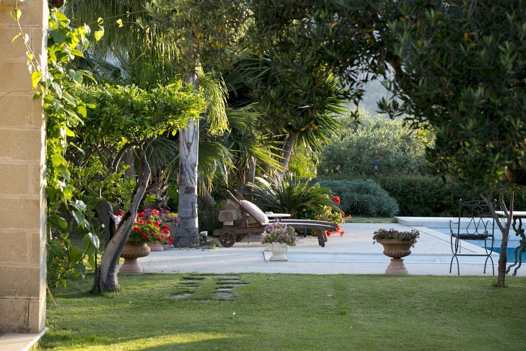 Baglio Sant'Andrea Bed & Breakfast Valderice Bagian luar foto