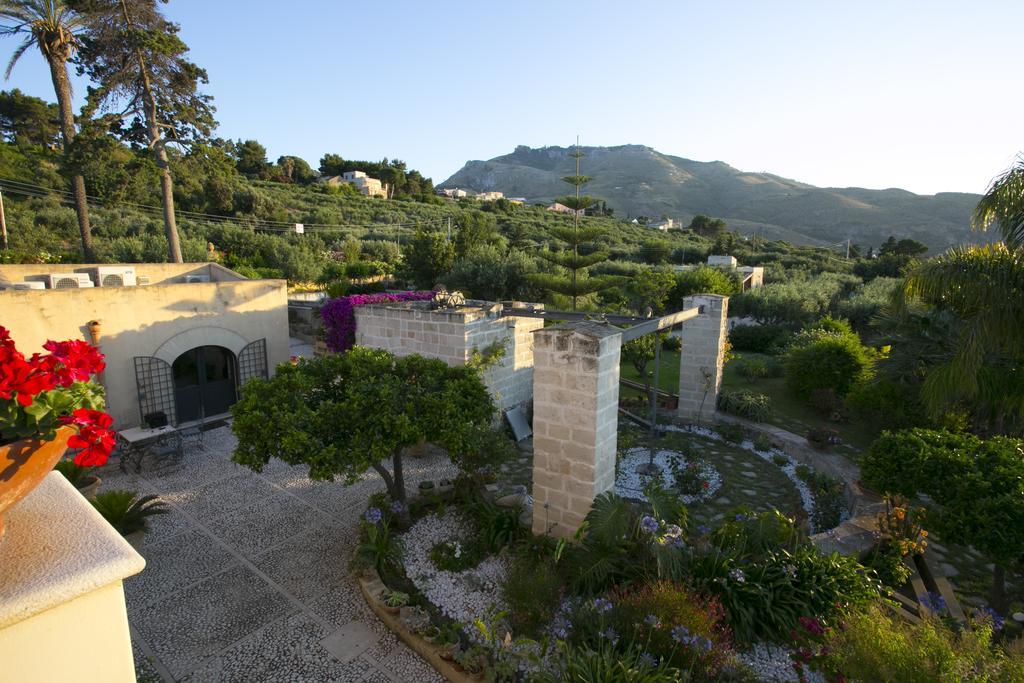 Baglio Sant'Andrea Bed & Breakfast Valderice Bagian luar foto