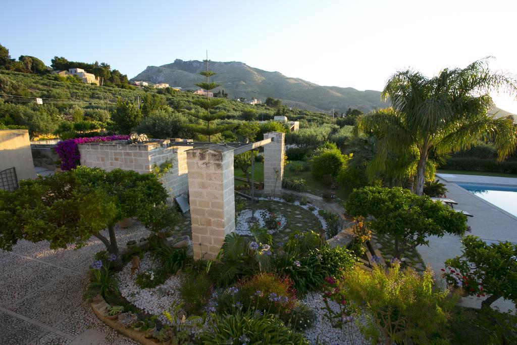 Baglio Sant'Andrea Bed & Breakfast Valderice Bagian luar foto