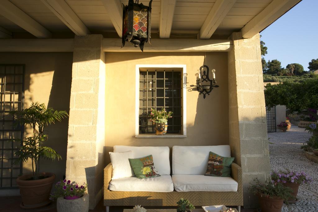 Baglio Sant'Andrea Bed & Breakfast Valderice Bagian luar foto