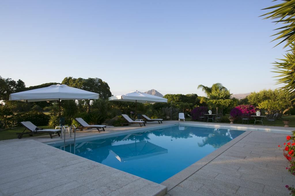 Baglio Sant'Andrea Bed & Breakfast Valderice Bagian luar foto