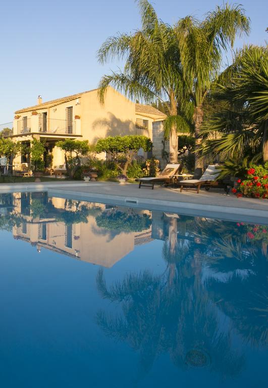 Baglio Sant'Andrea Bed & Breakfast Valderice Bagian luar foto