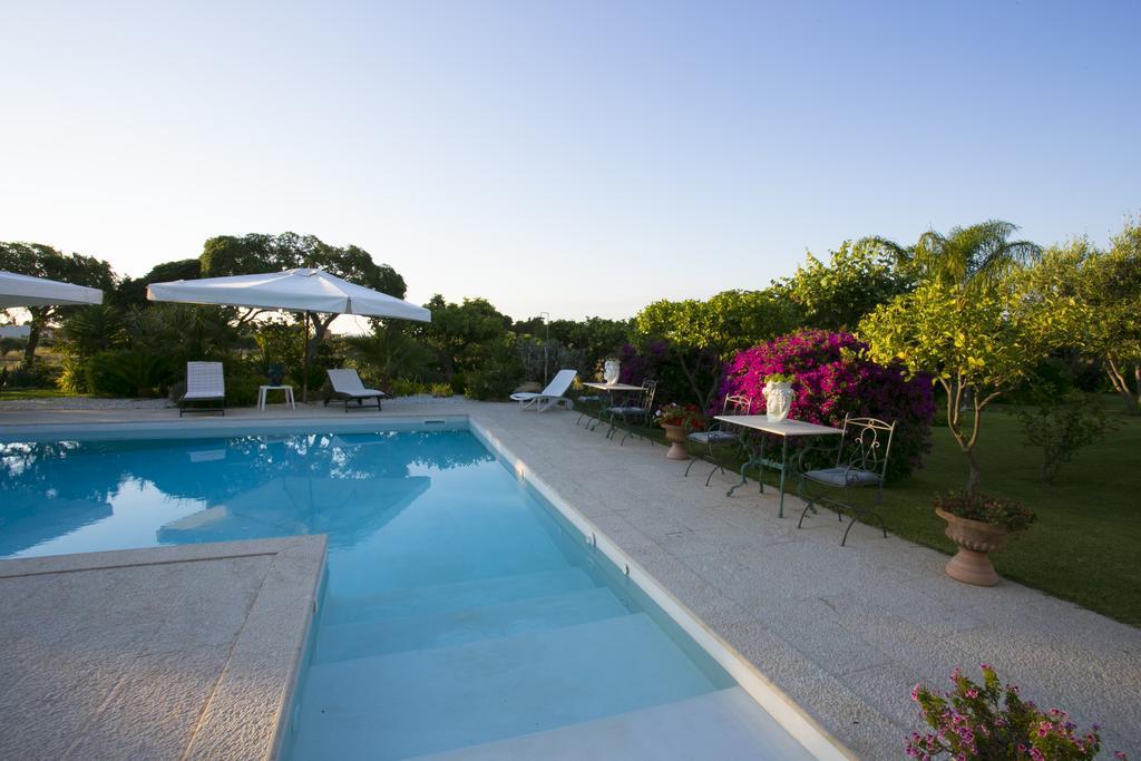 Baglio Sant'Andrea Bed & Breakfast Valderice Bagian luar foto