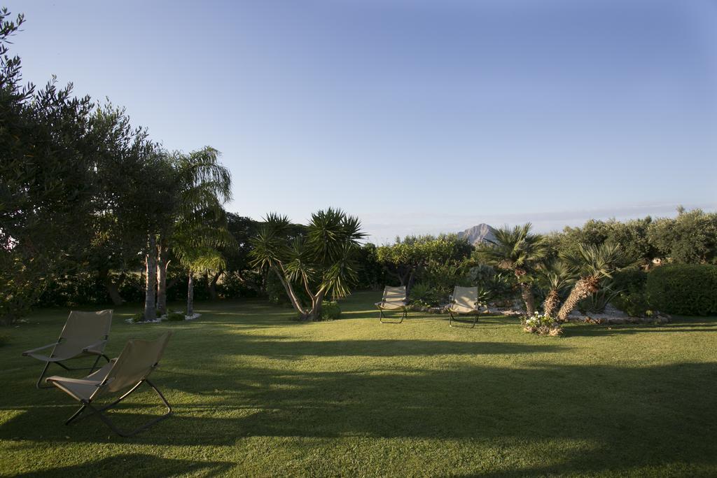 Baglio Sant'Andrea Bed & Breakfast Valderice Bagian luar foto